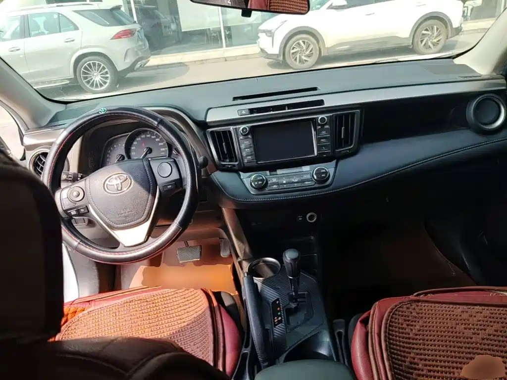 Toyota RAV4 2015 — фото 10