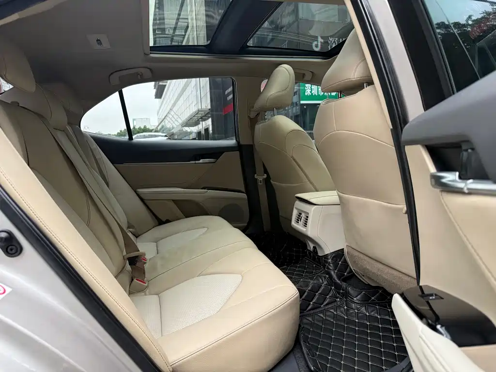 Toyota Camry 2019 — фото 11