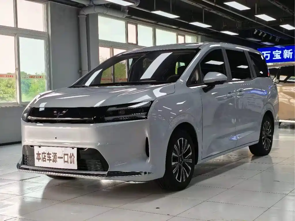 Wuling Starlight 730 New Energy 2025 — фото 1