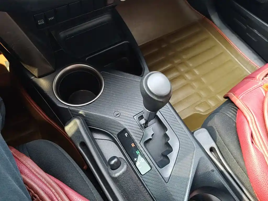 Toyota RAV4 2015 — фото 14