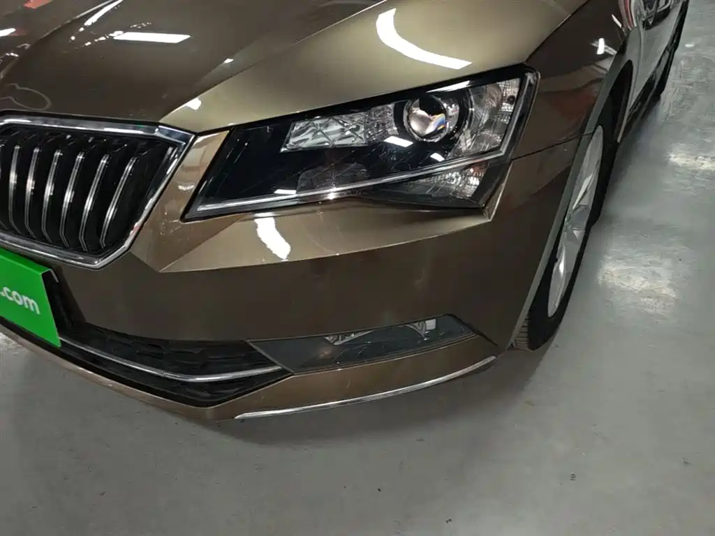 Skoda Superb 2016 — фото 24