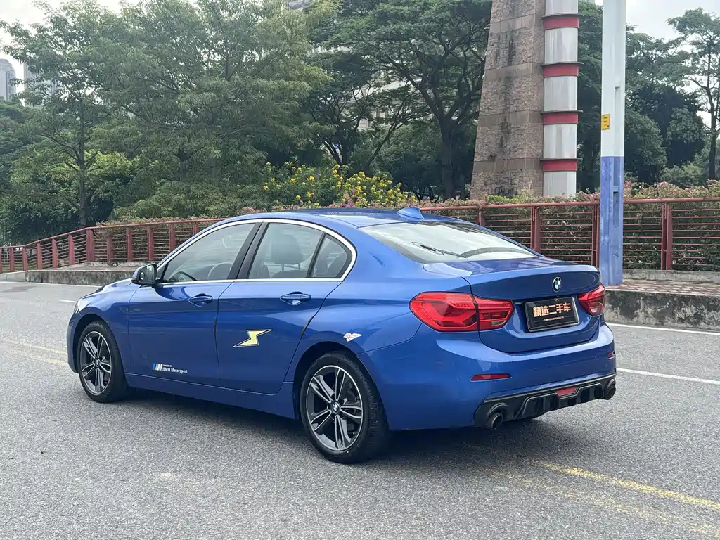 BMW 1 Series 2019 — фото 19