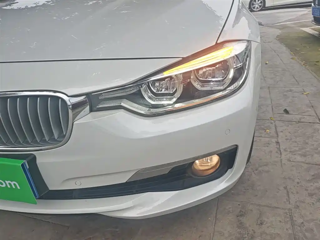 BMW 3 Series 2019 — фото 24