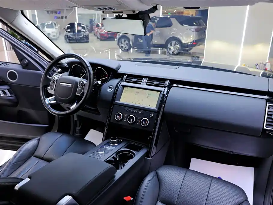 Land Rover Discovery 2018 — фото 19