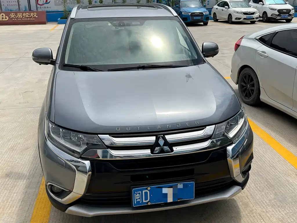 Mitsubishi Outlander 2015 — фото 2