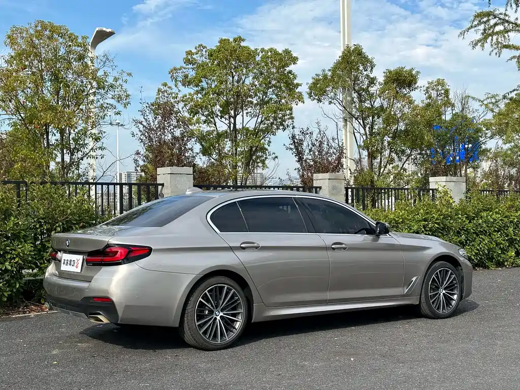 BMW 5 Series 2022 — фото 6