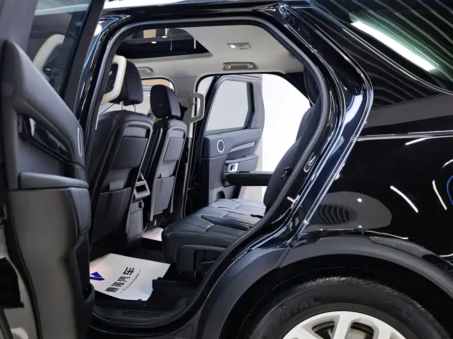 Land Rover Discovery 2018 — фото 28
