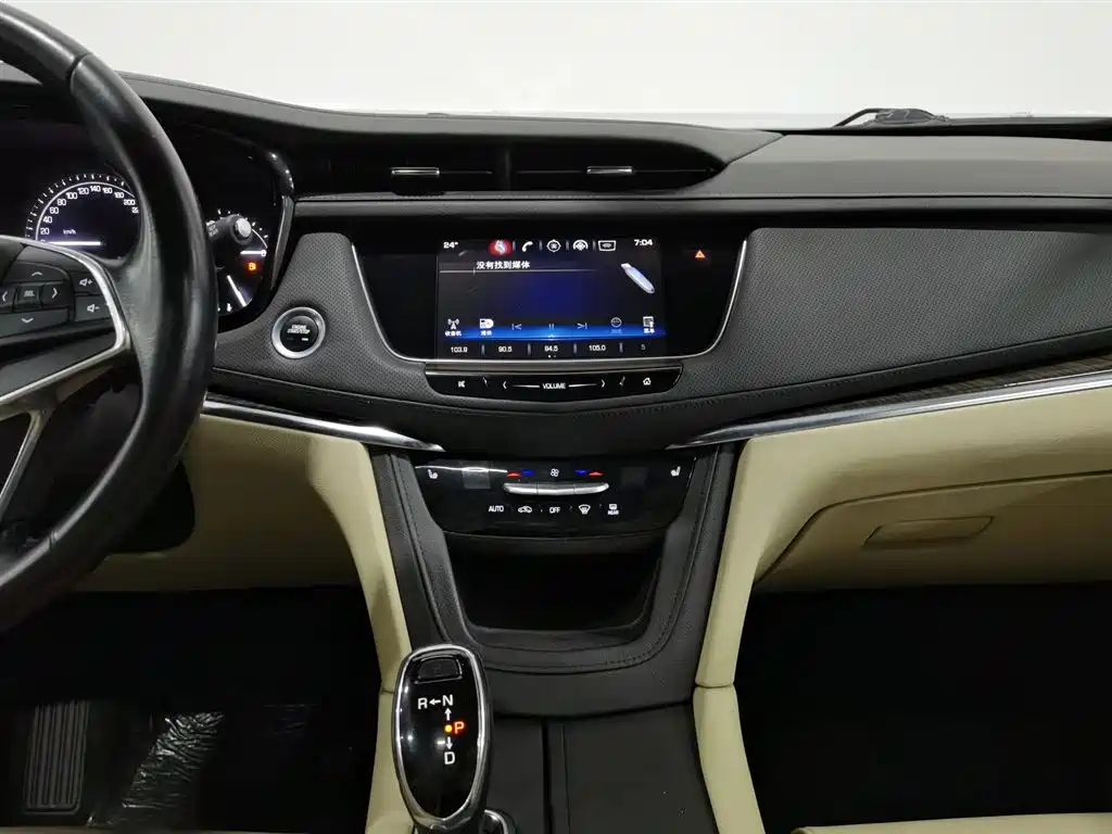 Cadillac XT5 2016 — фото 12