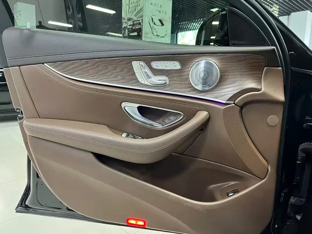 Mercedes-Benz E-Class 2020 — фото 18