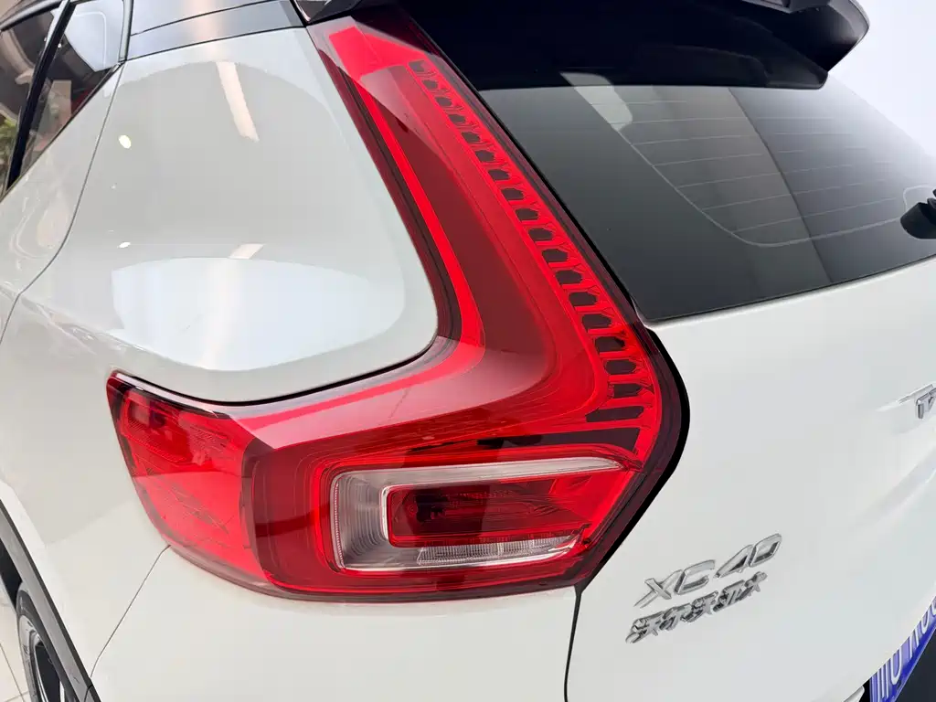 Volvo XC40 2021 — фото 23