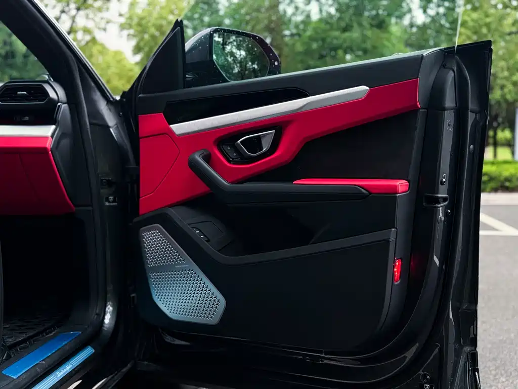 Lamborghini Urus 2019 — фото 11