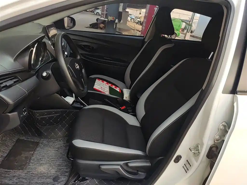 Toyota Yaris L 2021 — фото 15