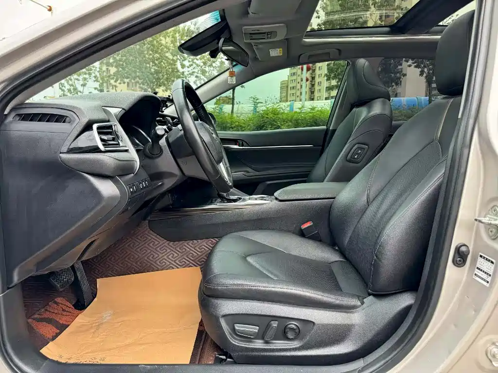 Toyota Camry 2019 — фото 4
