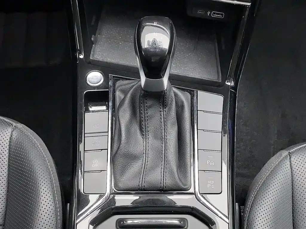 Volkswagen Passat 2023 — фото 13