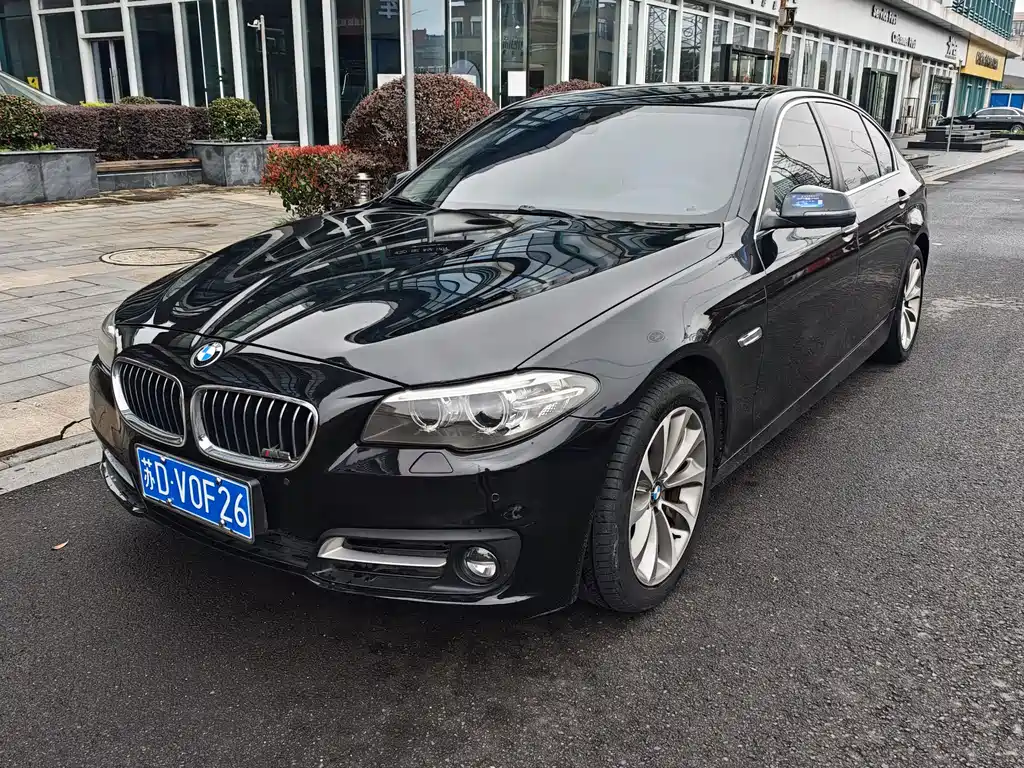 BMW 5 Series 2016 — фото 1