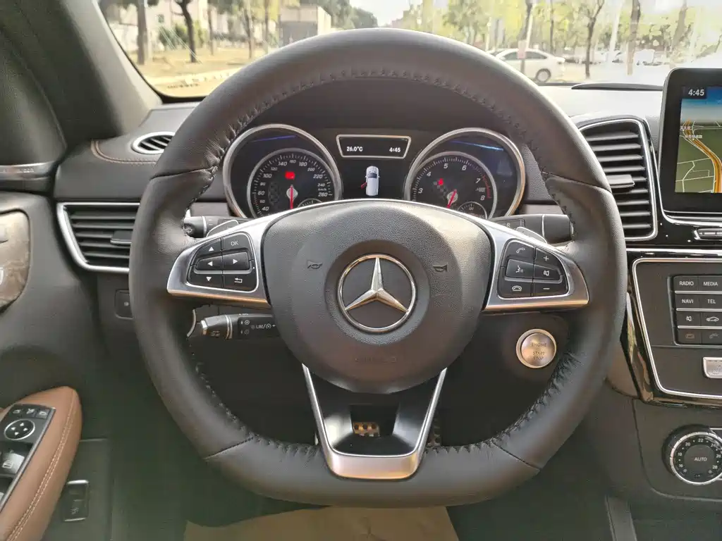 Mercedes-Benz GLE 2017 — фото 25