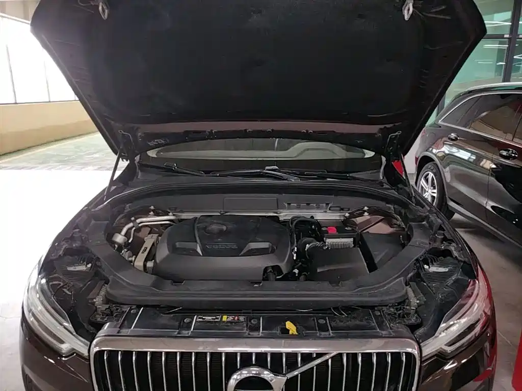 Volvo XC60 2018 — фото 20