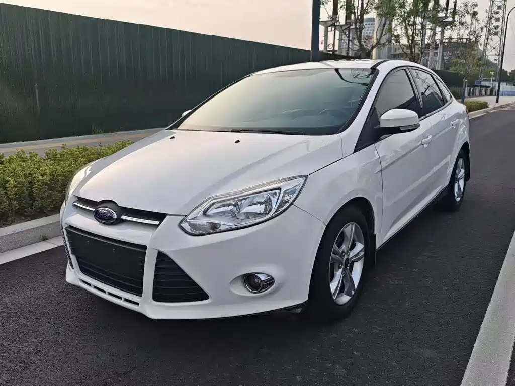 Ford Focus 2014 — фото 1