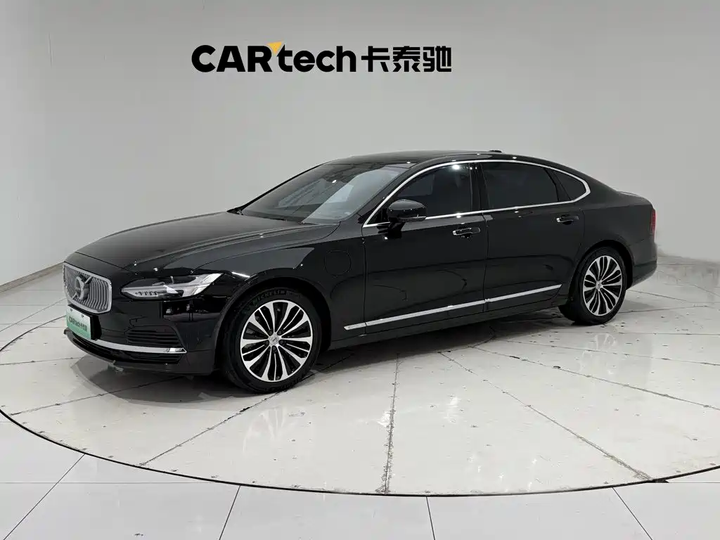 Volvo S90 Plug-In Hybrid 2023 — фото 1