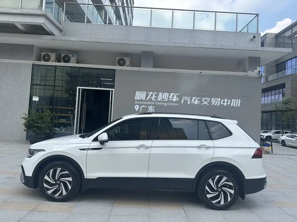 Volkswagen Tiguan L 2022 — фото 21