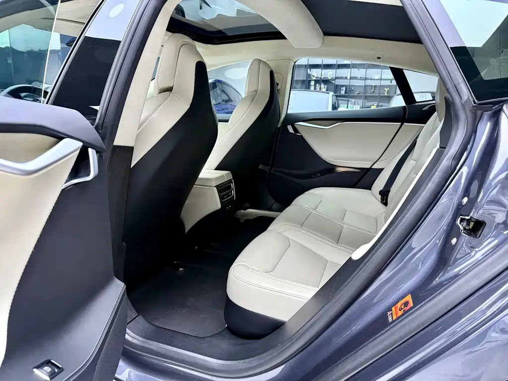 Tesla Model S 2018 — фото 6