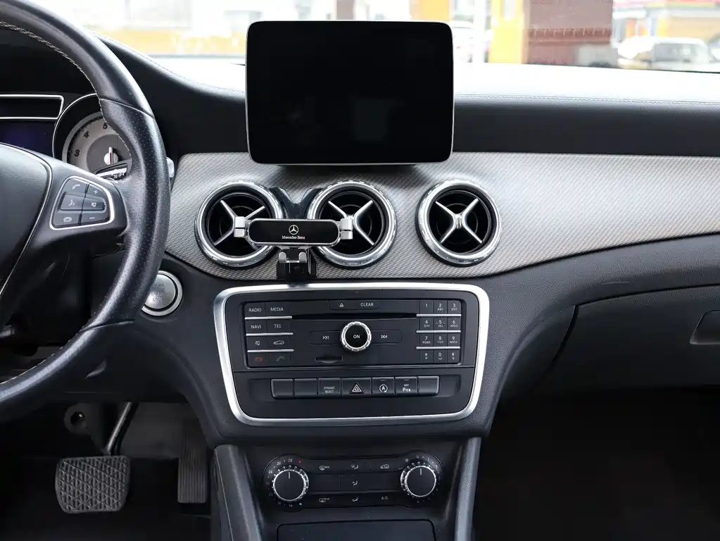 Mercedes-Benz GLA 2017 — фото 18