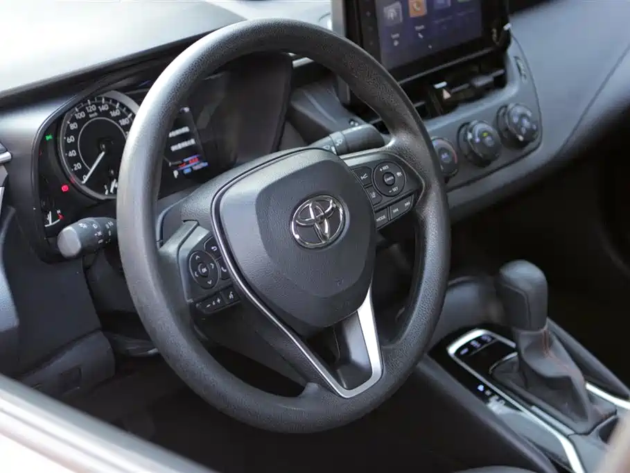 Toyota Corolla 2023 — фото 12