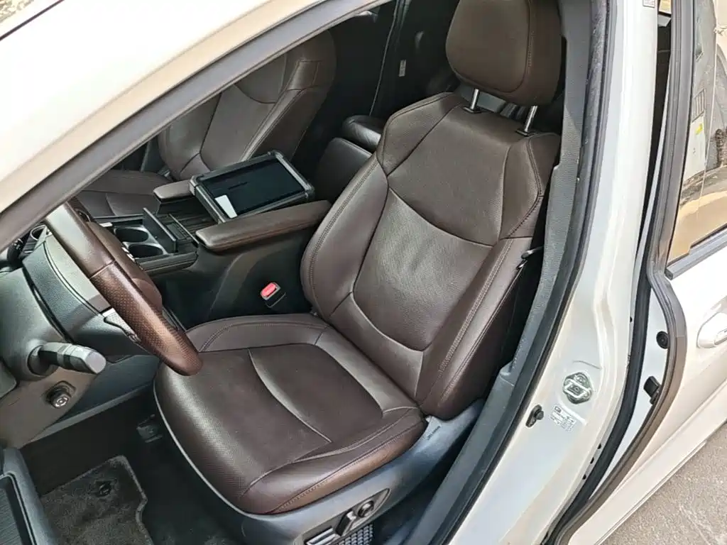 Toyota Sienna 2022 — фото 15