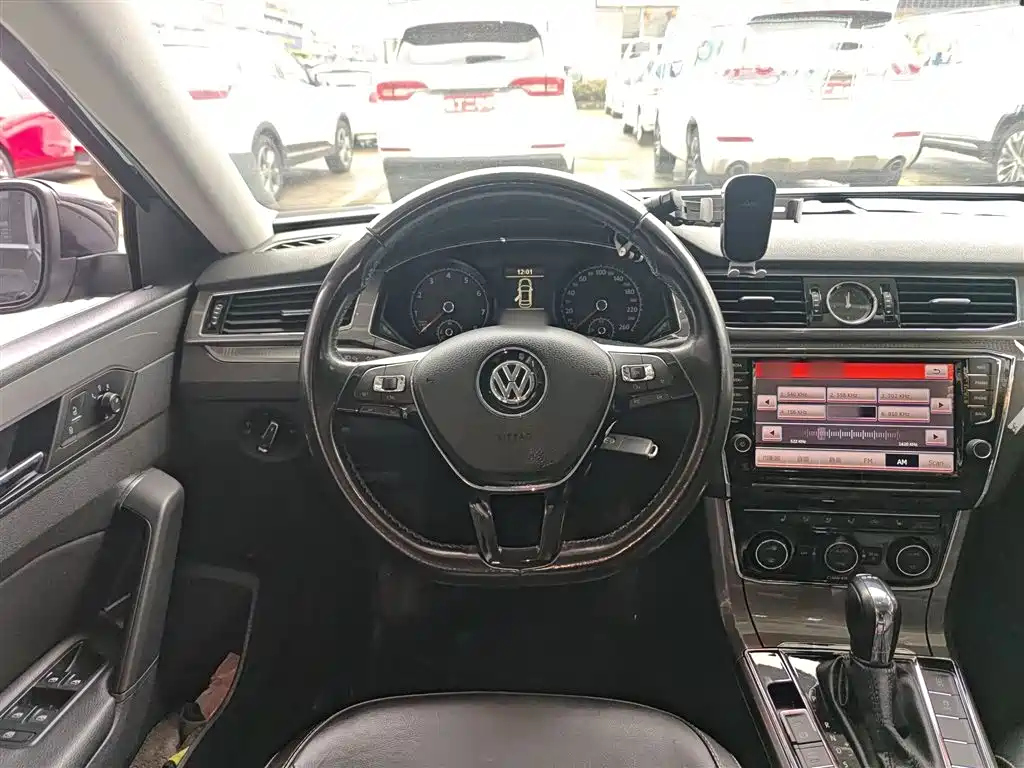 Volkswagen Passat 2016 — фото 11
