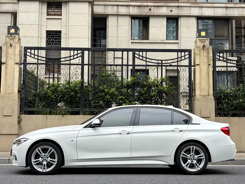 BMW 3 Series 2019 — фото 5