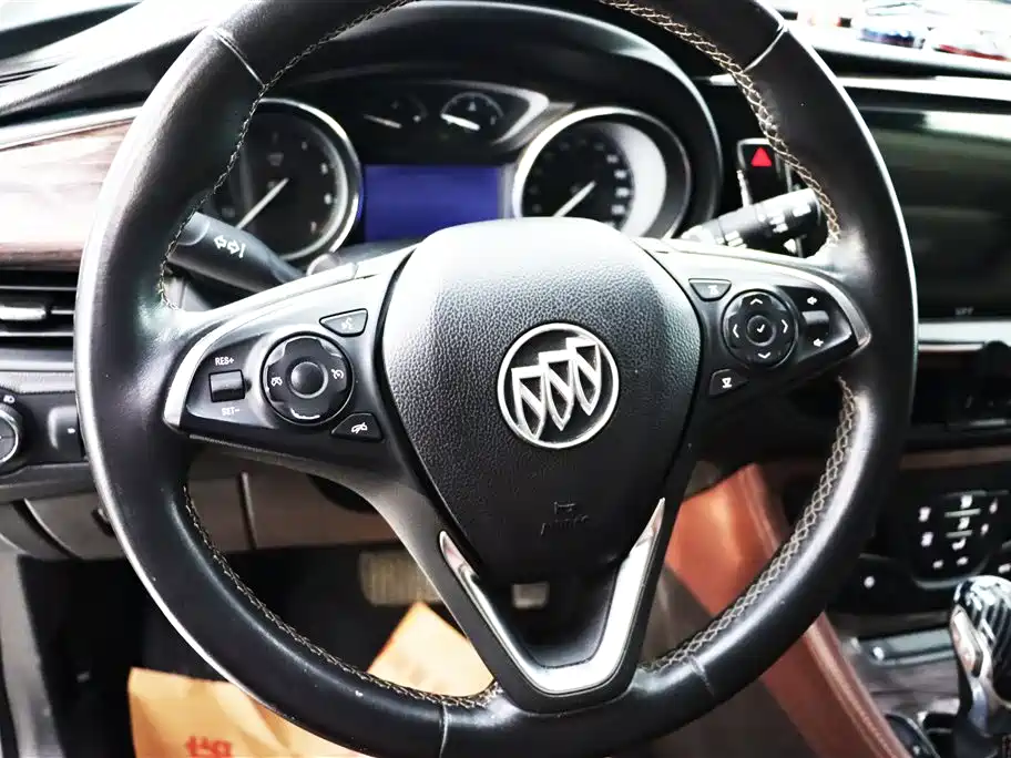 Buick Envision Plus 2018 — фото 11
