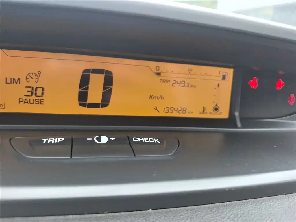 Citroen C-Quatre 2015 — фото 12