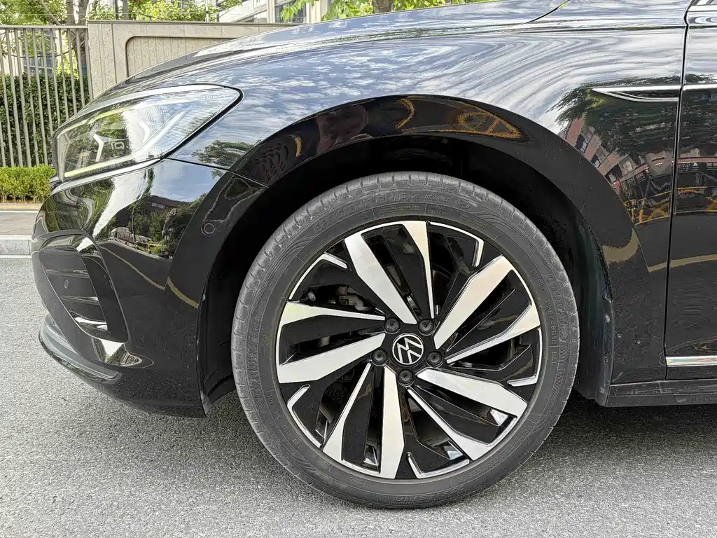 Volkswagen Passat 2024 — фото 4