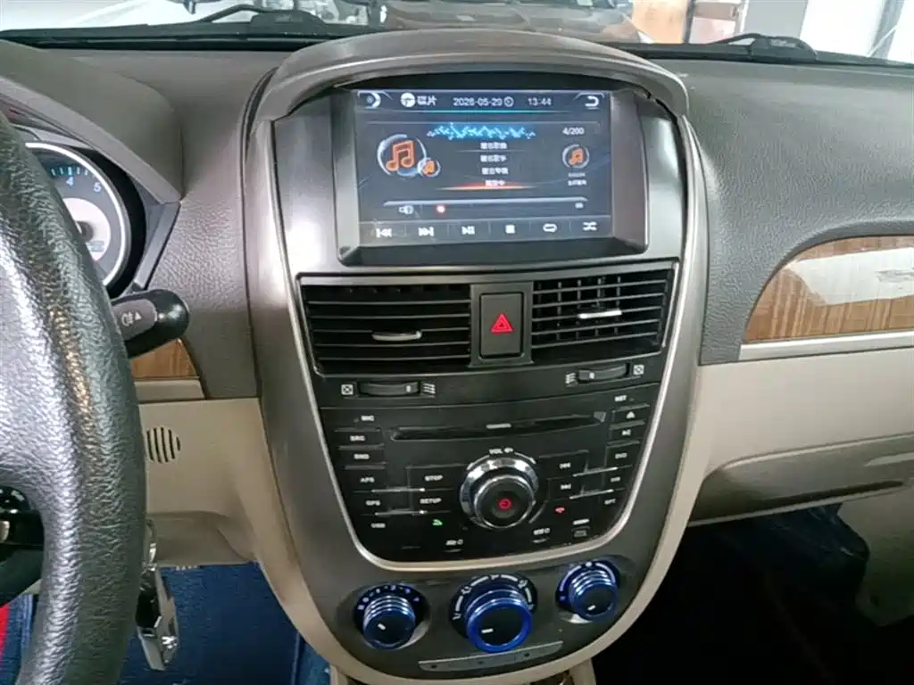 Buick Excelle 2015 — фото 13