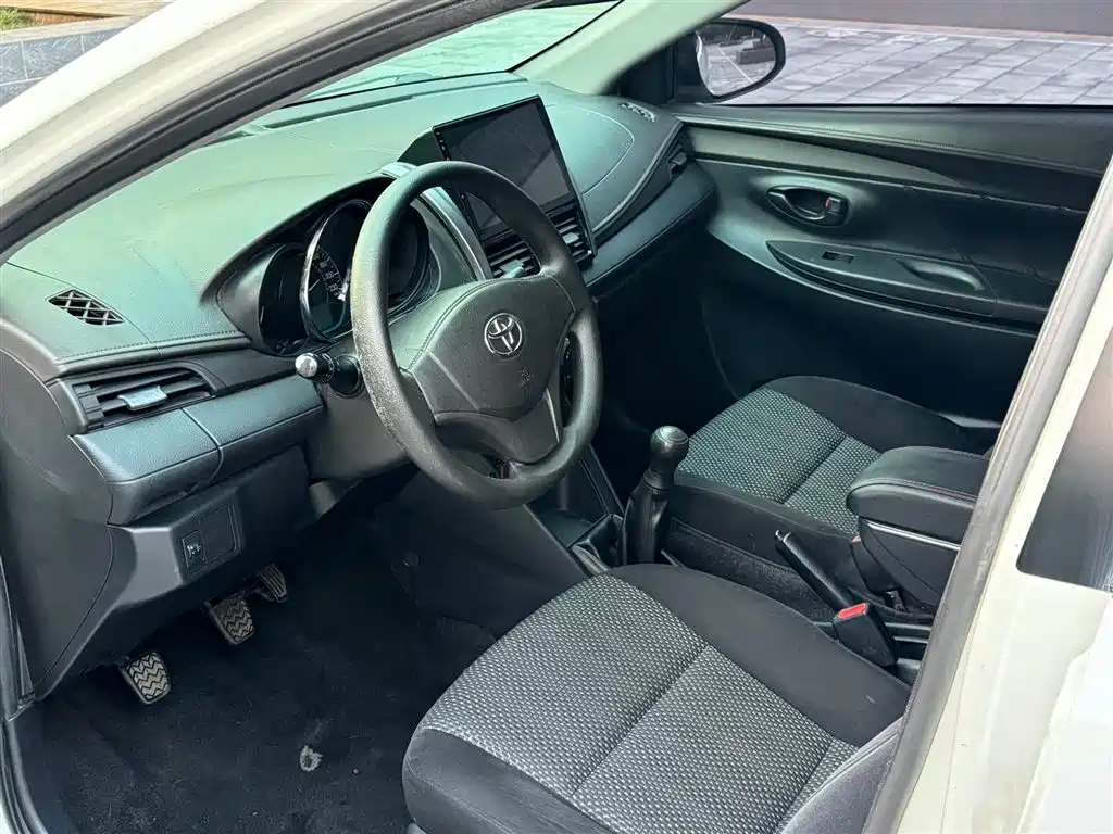 Toyota Vios 2015 — фото 7