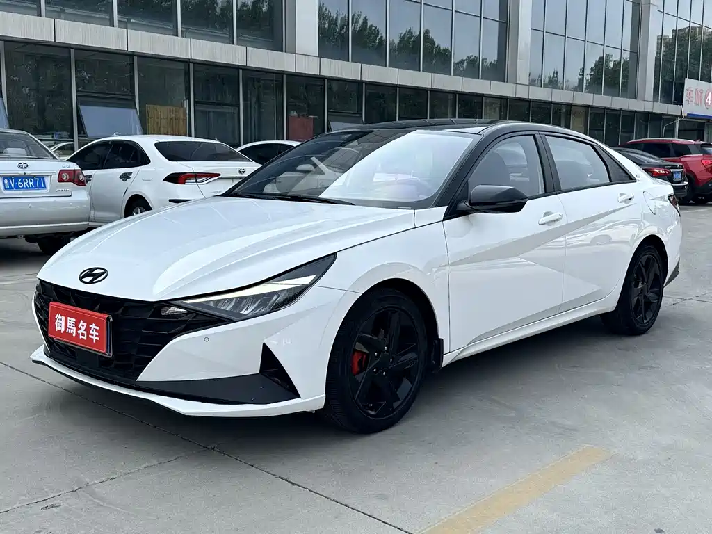Hyundai Elantra 2022 — фото 1