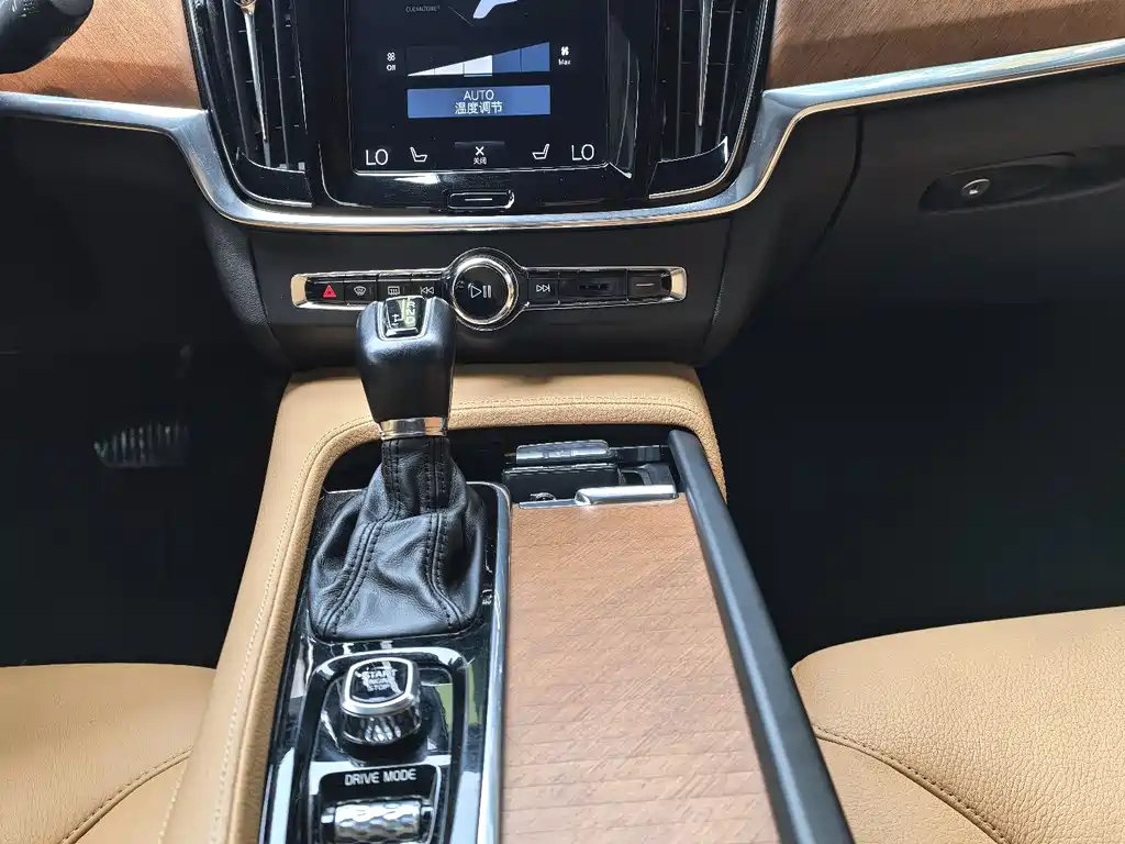 Volvo S90 2018 — фото 11