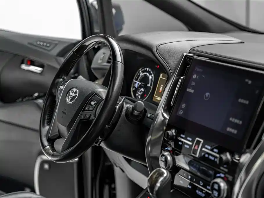 Toyota Vellfire 2022 — фото 18