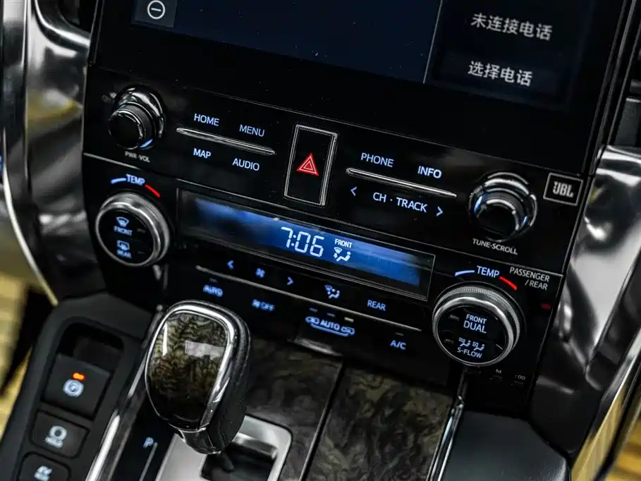 Toyota Vellfire 2022 — фото 35