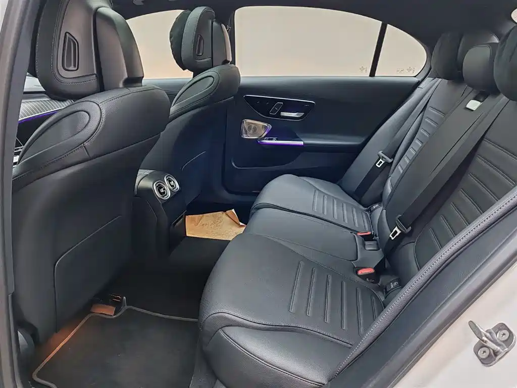 Mercedes-Benz C-Class 2024 — фото 15