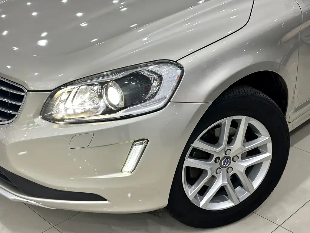 Volvo XC60 2017 — фото 26