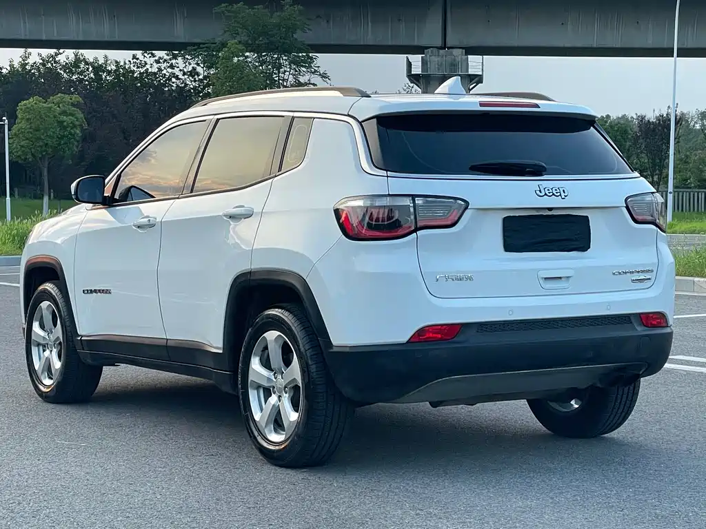 Jeep Compass 2018 — фото 6