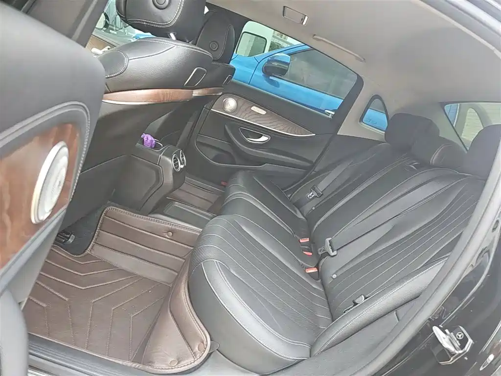 Mercedes-Benz E-Class 2019 — фото 17