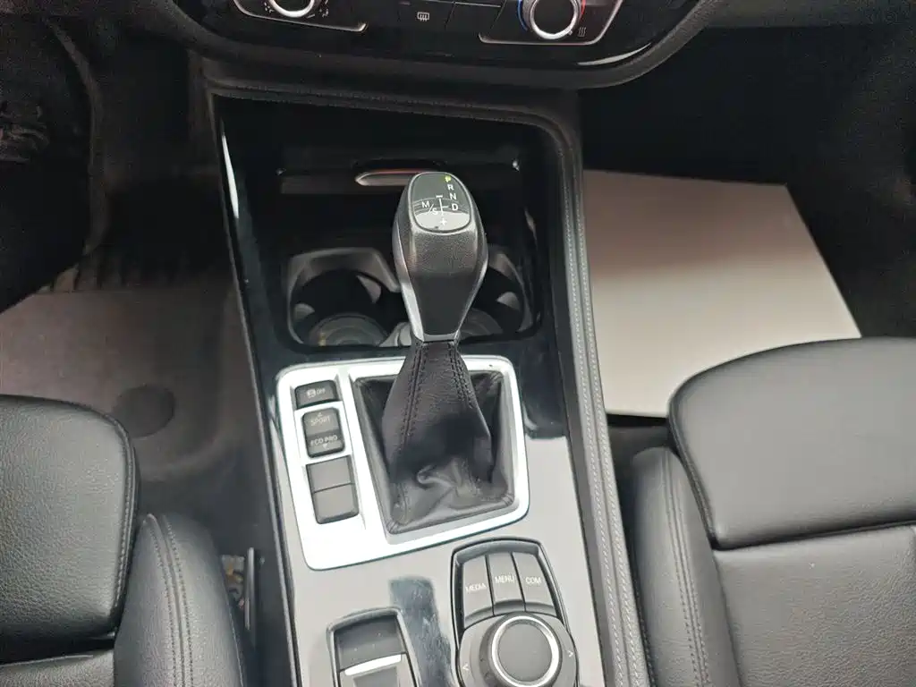 BMW 1 Series 2019 — фото 14