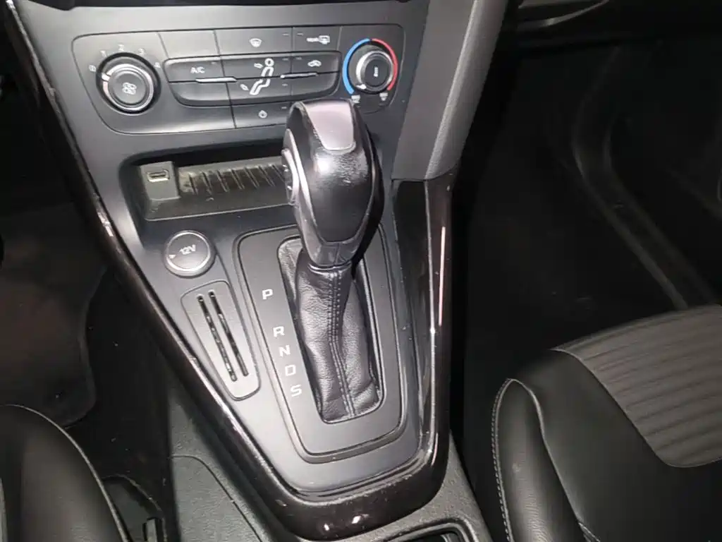 Ford Focus 2018 — фото 14