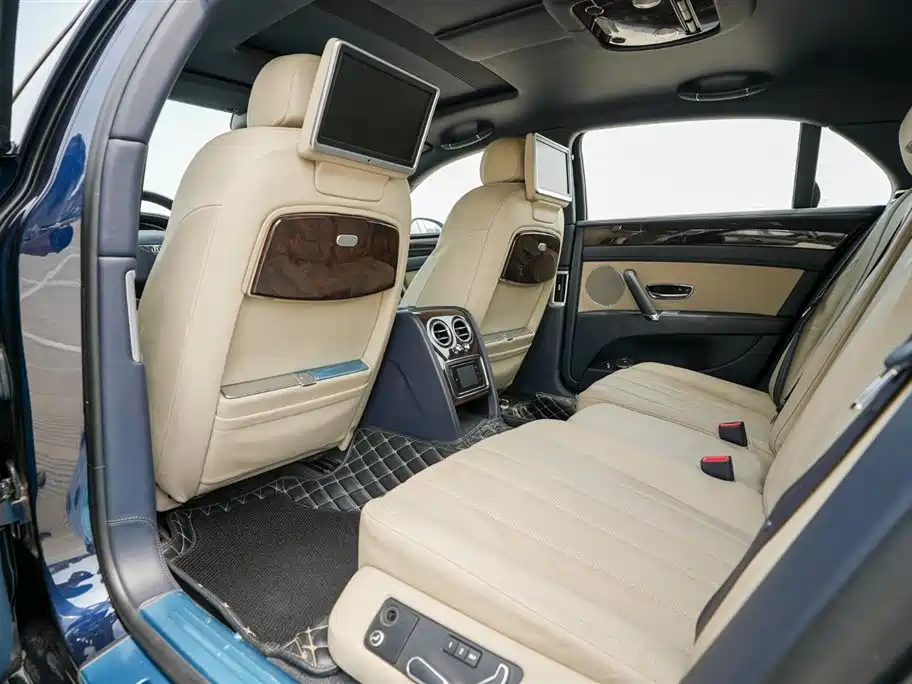 Bentley Flying Spur 2015 — фото 10