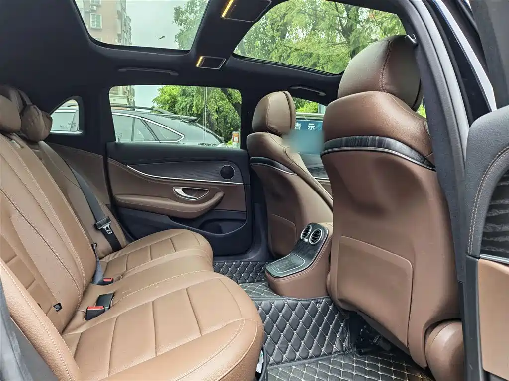 Mercedes-Benz E-Class 2022 — фото 10