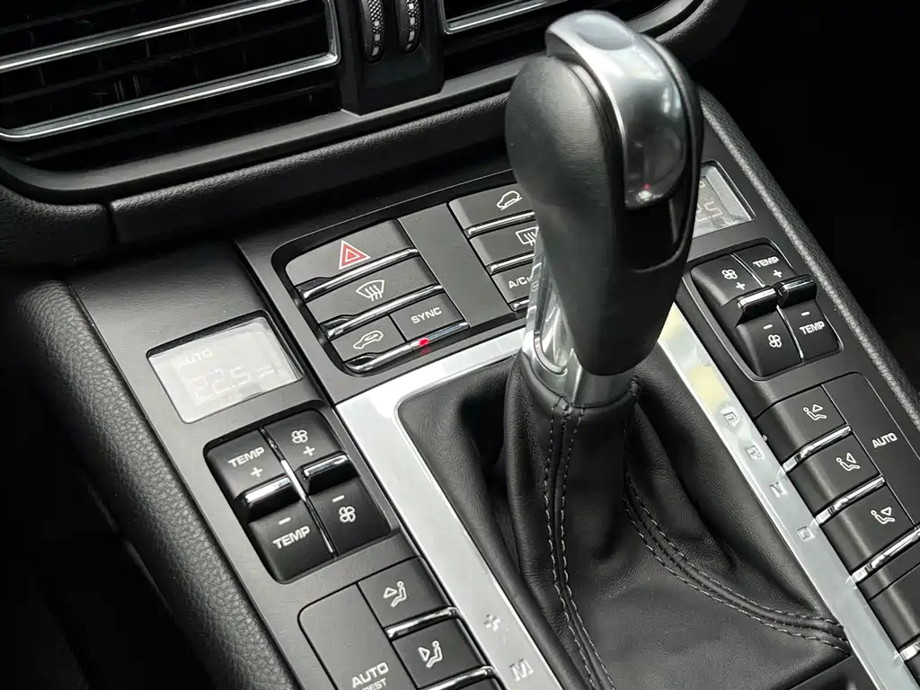 Porsche Macan 2021 — фото 20