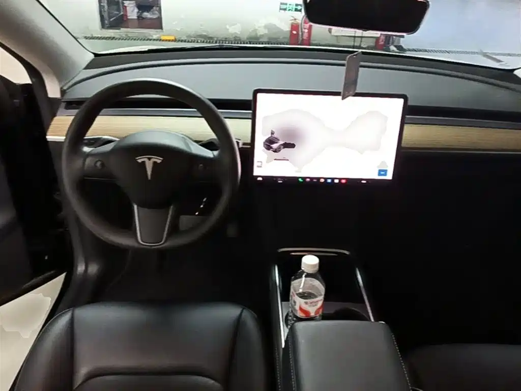 Tesla Model Y 2022 — фото 10