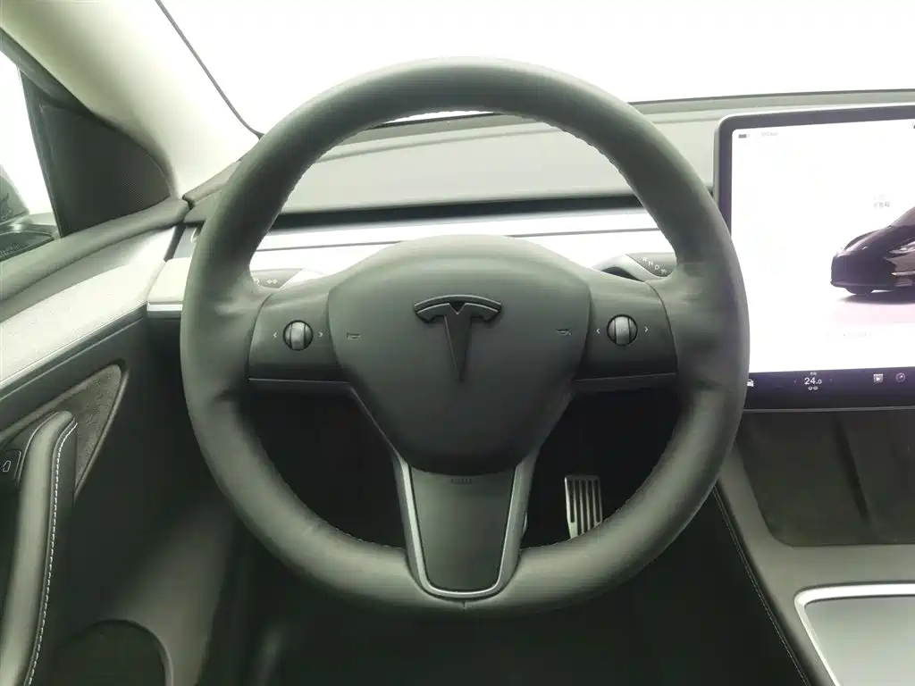 Tesla Model Y 2023 — фото 11